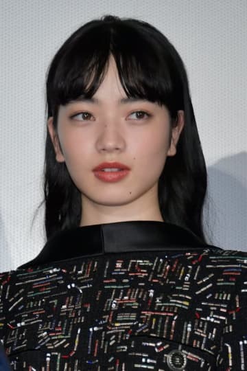 小松菜奈の“歩き方”にSNS驚き「軸が全く…」「美しい上に品があってキレイ」