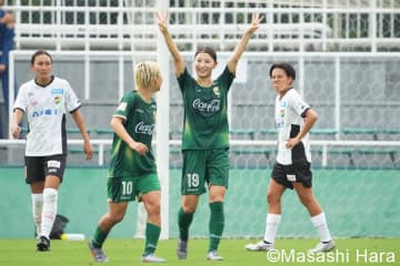 チームに完全フィット｢笑顔が美しい｣塩越柚歩が37分間でハットトリック！ジェフ期待の｢超キュート｣16歳の天才ドリブラー奮闘も…ベレーザが圧倒