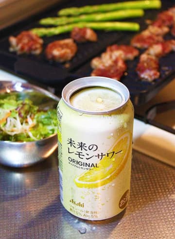 アサヒビール「未来のレモンサワー」ギネス挑戦で HIKAKIN はじめしゃちょーも絶賛！ 飲んで感激 感動 高揚感 多幸感パない！ 世界初 レモンスライス 入り＋国内製造ウォッカ＝最強缶レサ