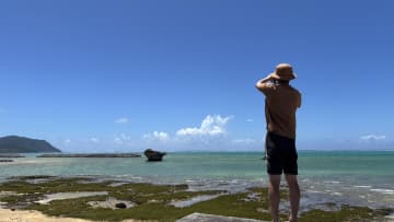 美しい海に豪華な海の幸、そして一番のごちそうはヤギのあの部分！？　沖縄・久米島の『ダーツの旅』