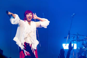 BONNIE PINK、アニメ「ステつよ」EDテーマ「Like Gravity」を初披露