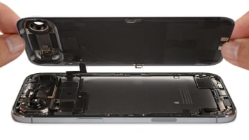 史上最薄iPhone AirをiFixitが分解。プラトー構造により薄型化と曲げ強度を両立