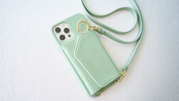 スマホを首や肩から下げる「スマホショルダー」を使う人が増えたのはなぜ？