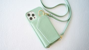 スマホを首や肩から下げる「スマホショルダー」を使う人が増えたのはなぜ？