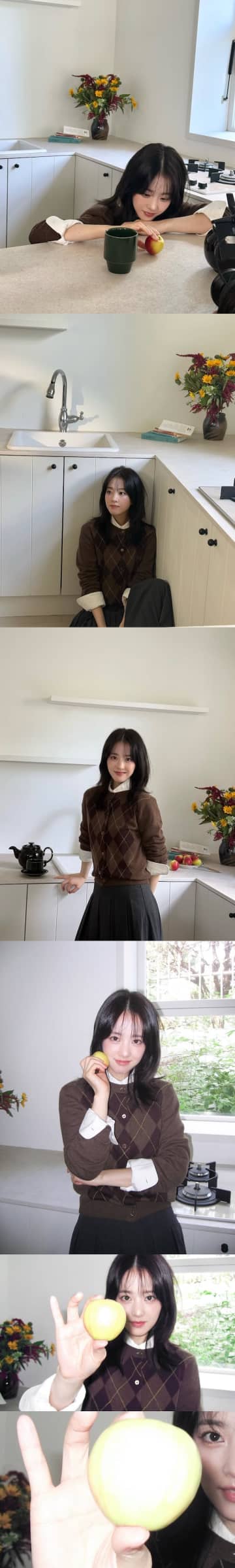 童顔女優パク・ボヨン、大学生さながらのフレッシュさ！大人可愛い秋コーデを披露【PHOTO】