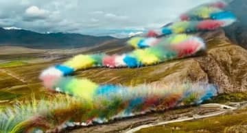 中国アウトドアブランドがヒマラヤで花火イベント、環境懸念の批判受け謝罪