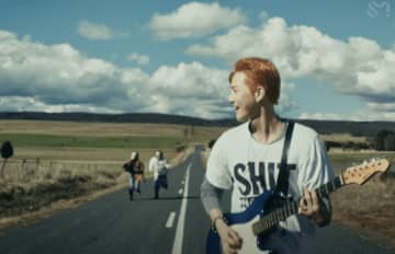 EXO スホ、タイトル曲「Who Are You」MV公開…レトロな感性をこめたインディーポップ曲
