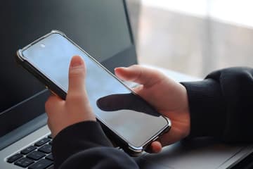 愛知の地方都市から意欲的試み「1日2時間スマホ条例」可決！全市民対象は全国初