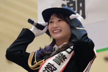 元日向坂46の潮紗理菜さんが一日警察署長　グランツリー武蔵小杉でキャンペーン活動