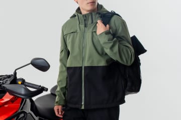 春秋冬ツーリングに頼れる1着　デイトナ「ソフトシェルジャケット」登場