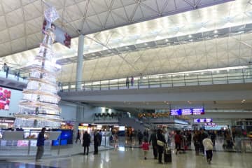 香港国際空港、台風接近で混乱が発生する見通し　キャセイパシフィック航空は36時間全便欠航