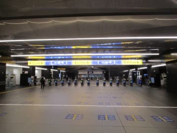 走らせない！万博最寄りの「夢洲駅」、早朝の通行規制を実施 階段使用停止など