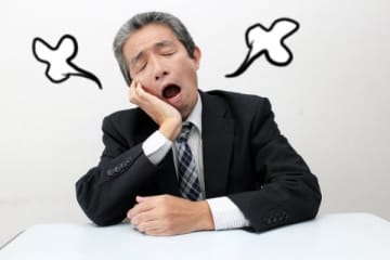 「なるべく働かずに給料をもらう60代」と「勤務中に株取引する20代」 職場の“やる気格差”がひどい