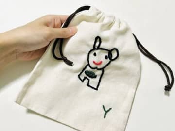 材料は全部100均！思い出の絵が「オリジナル巾着」に大変身♡〈簡単ハンドメイド〉