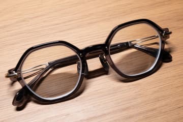 【いつモノコト】ZEISS調光レンズで“掛け替え不要”のサングラス生活を満喫