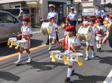 園児が安全運転訴えパレード　茨城・常陸大宮