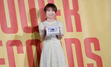 秋元真夏「まだ『国民の嫁』でいたいと思います」フォトブック『淡淡』発売記念レポート