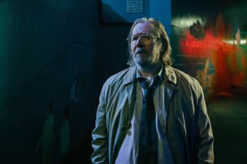 ゲイリー・オールドマン主演、“エミー賞常連作品”大人気スパイドラマ待望の新章！Apple TV+『窓際のスパイ』