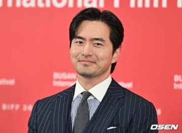 【PHOTO】イ・ジヌク、映画「失恋した人たちのための7時の朝食会」記者会見に出席