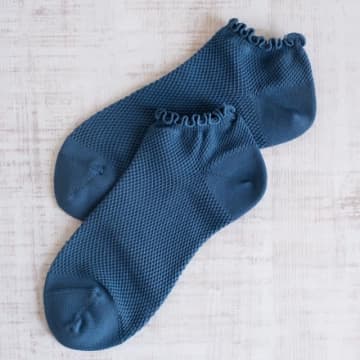 【セリア】に110円で売ってる！ 見かけたら即カゴ「おしゃれ靴下」