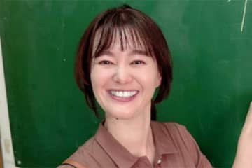グラビア挑戦の43歳元NHKアナ、ぴったりワンピコーデが話題「本当にお美しい」「マジかわいい」