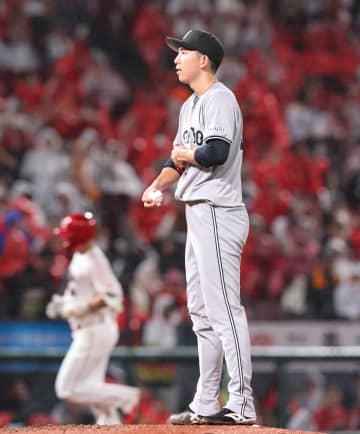 【巨人】戸郷翔征が2回までに4失点...中村奨成には豪快弾浴びる　苦しい敵地マツダスタジアムでのマウンド