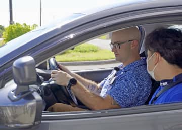 米兵、講習で飲酒後の運転体験　危険性周知、沖縄で初開催