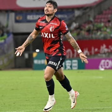 「何もないところから決める」のがレオ・セアラ！ 鹿島が鮮やかに逆転。絶妙フィニッシュに脚光「うま」「シュートのレパートリーが多い」