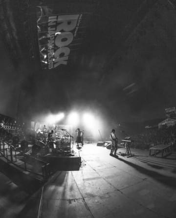 「本気で一瞬死んだと思った」RADWIMPS・野田洋次郎、ステージでの事故を報告。ファンからは「火傷早くよくなるように願っています」と心配の声も
