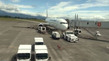 鹿児島空港で出発前のJAL機内から煙…乗客乗員245人全員が避難　けが人なし