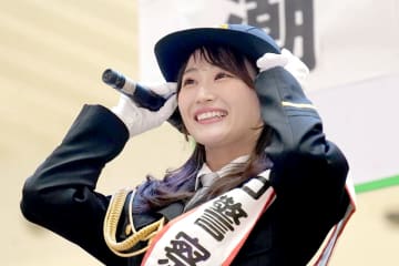 元日向坂46の潮紗理菜さんが一日警察署長　グランツリー武蔵小杉でキャンペーン活動