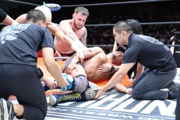 【ノア】稲葉大樹が緊急搬送　デスバレーボムで３カウント奪われた後も立つことできず