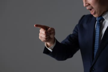 ひろゆき、『学校教師を信用しない理由』を解説「社会で金を稼いだことがない…」「決められたことをやってるだけ」…ネットでも”教師の資質”が議論に「結構色んな経歴の人がいるよ」「その人が過去にどこでどう稼いでいたかは、本質的な問題ではない」「教師の質は時代によって変化している」