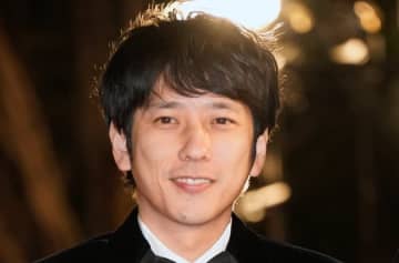 二宮和也＆松村北斗の2ショットが“ガチオフ”なのにアートすぎる⇨映画『8番出口』川村元気監督が撮影