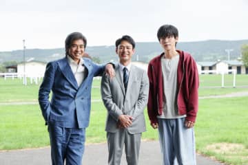 『ザ・ロイヤルファミリー』妻夫木聡×佐藤浩市×目黒蓮が日高地方に　「なかなかない経験」