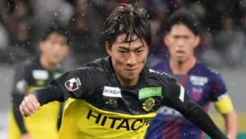 スキッベ監督が判定不服の一方…柏MF小泉佳穂、広島サポのブーイングに反応？