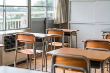 年間欠席 90日超の小学生が “5年で4倍”  中学生も “2倍以上” 『不登校が深刻化』ネットで意見殺到「今は少しでも具合が悪ければ休むのが当たり前になってるからね」「ずっと教育に携わっています。変わったと感じるのは保護者です。無理させない事を望んでます」