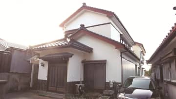 部屋数の多い日本家屋が150万円。海岸の散歩や釣りが日常的に楽しめる【秋田県にかほ市】鳥海山と日本海に抱かれた風景が美しいまち