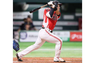 プロ野球で騒然「初めて見た」「珍事件」　体を張ったプレーからまさかの展開　迅速な応急処置