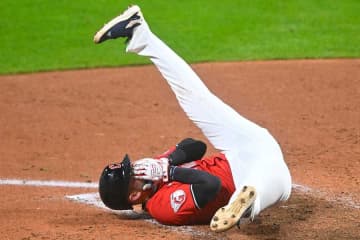 MLBで危険シーン　160キロが顔面急襲　球場は悲鳴→静寂…マウンド上のCY賞左腕も頭抱え呆然