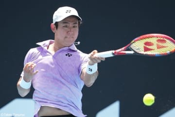 西岡良仁、世界69位にストレート勝利でグランドスラム6大会ぶりに初戦突破[全豪オープン]