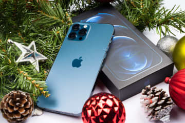 iPhone20周年記念モデルは明るくて薄い「COE」有機ELパネル採用か