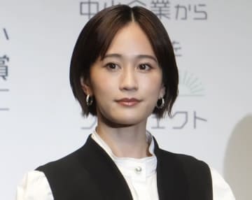 前田敦子、別人のモノマネをしたキンタロー。と共演⇒「奇跡のツーショット」「サイコーでサイキョーのコラボ」