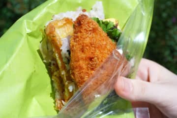 【万博グルメ】お手軽「ワンハンドBENTO」を食べてみた！　ほっかほっか亭のアイデアのり弁、閉幕後も真似したくなる味