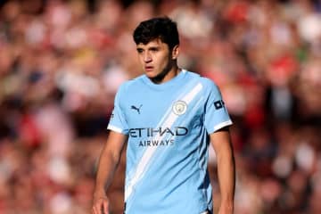 今季は右SBでも貢献…ペップ、21歳DFクサノフを絶賛「まるで全盛期のウォーカー」
