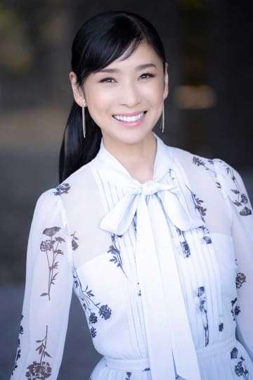 黒木瞳「書くことは生きること」　15年ぶりエッセー集で“あしあと”語る…結婚35年目や初の慰霊登山への思い