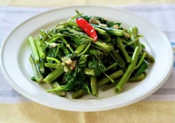 【気になるレシピ、作ってみた】本場の味わいに感動！「タイのメイドさんに習った空芯菜炒め」を作ってみた