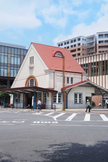 旧国立駅舎は愛と技術の結晶。100年前の姿で蘇（よみがえ）った三角屋根の秘密とは