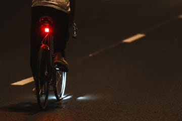 夜の路上で少年を襲った“命の危機”。サイクリング中に男が追いかけてきて…手にはナイフも