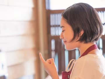 筧美和子　仲間たちに洋菓子をふるまう姿　夢を形にしていく喜び　「オオムタアツシの青春」特別映像
